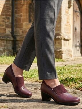 Clarks Collection Womens 10M Burgundy Leather Slip-On Block Heel Comfort Shoes